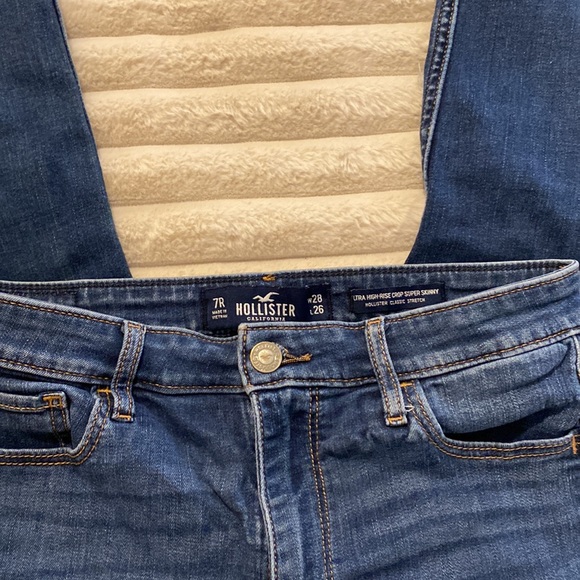 Hollister Size 7R Jeans - Picture 3 of 3